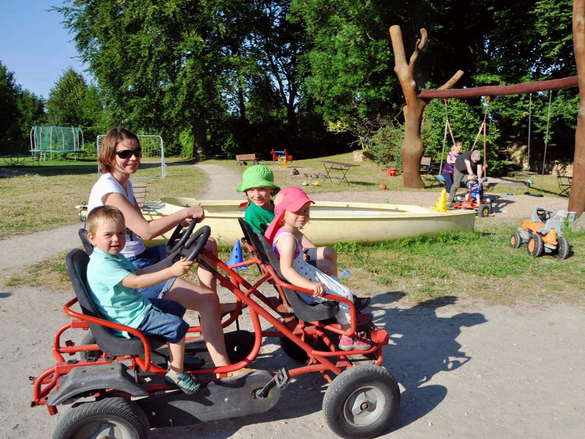 Kettcar fahren - Bio Urlaub auf Gut Nisdorf an der Ostsee