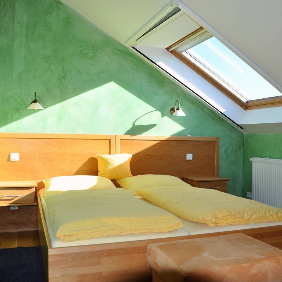 Schlafzimmer im Dachgeschoss - Bio Urlaub auf Gut Nisdorf an der Ostsee