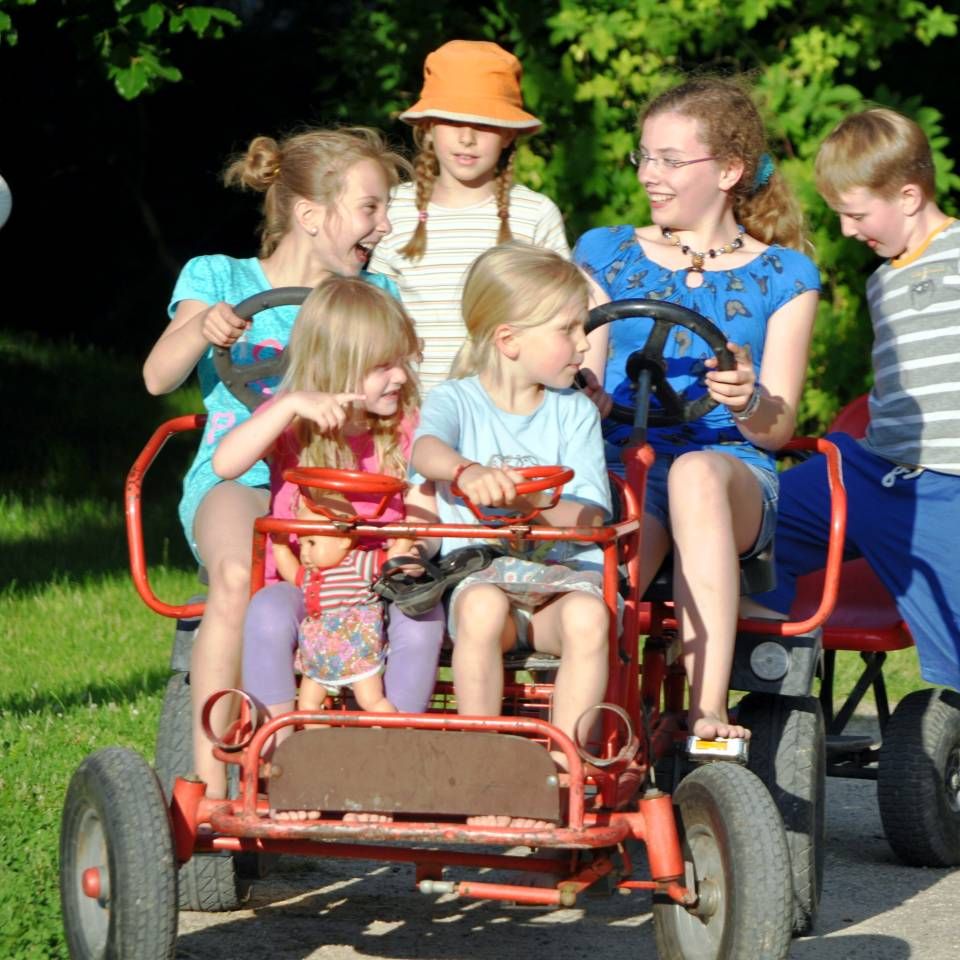 Kinderspass auf dem Kettcar - Bio Urlaub auf Gut Nisdorf an der Ostsee